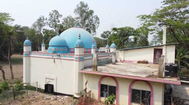 আনোয়ারায় ৩৫০ বছরেরও প্রাচীন ‘মনু মিয়া জামে মসজিদ’—