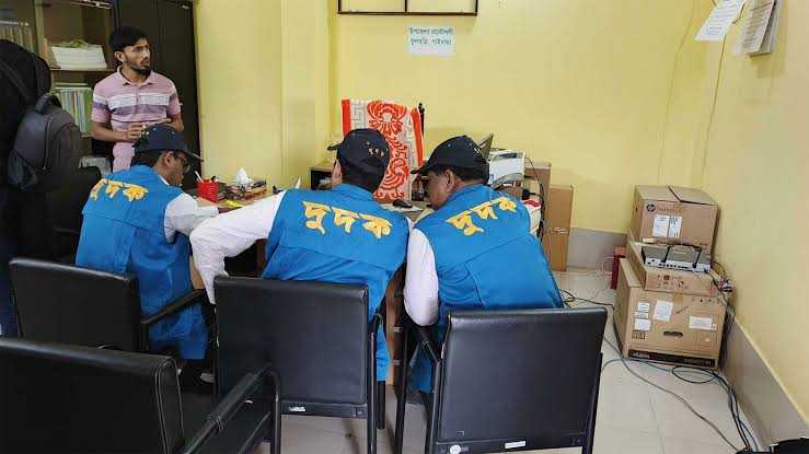 আনোয়ারায় এলজিইডি কার্যালয়ে দুদকের হানা